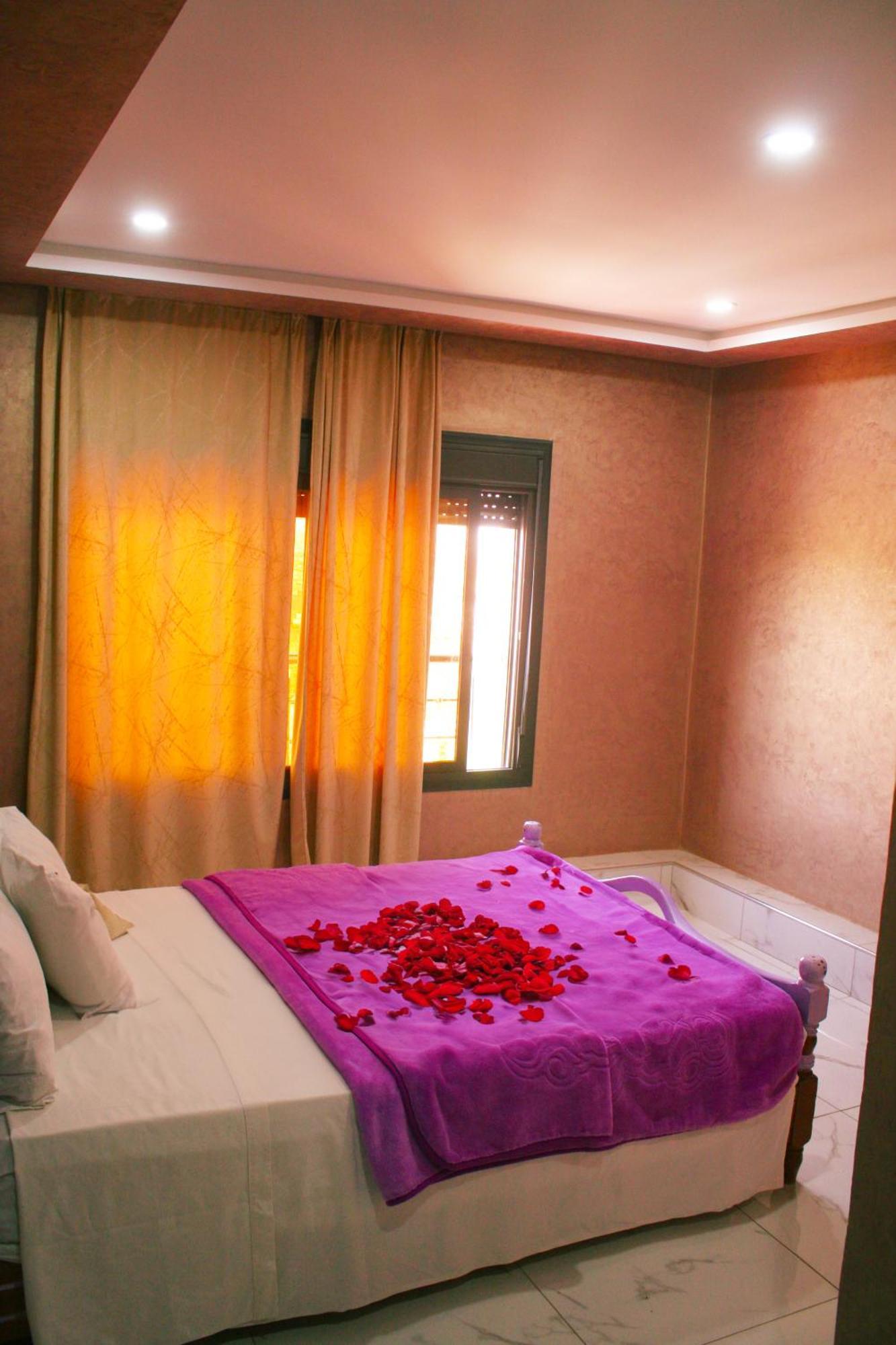Hotel Restaurant Bougafer มิเดลท์ ภายนอก รูปภาพ
